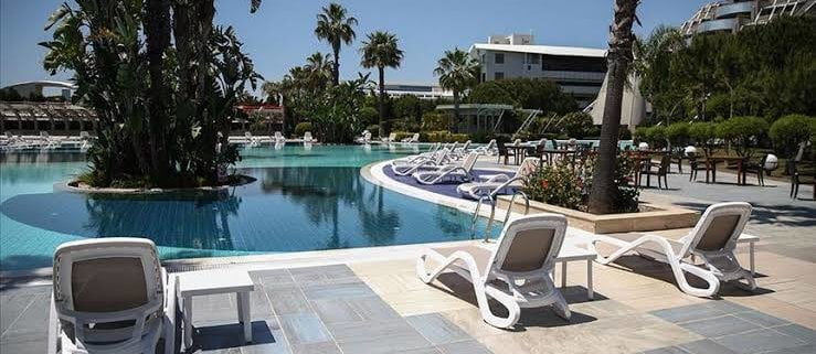 ALERJİK HASTALIĞI OLANLAR COVID 19 HASTALIĞI DÖNEMİNDE TATİL YAPARKEN NELERE DİKKAT ETMELİ