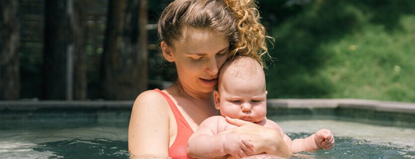 Havuzda veya Denizde Yüzmek Koronavirüsün Bulaşması İçin Riskli Mi